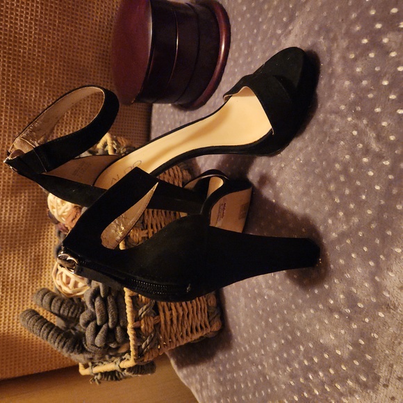 Heels - Picture 6 of 6